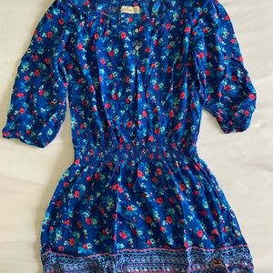 HOLLISTER: Off-shoulder dress